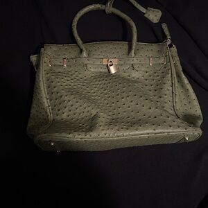 Elegant Green Ostrich Leather Handbag